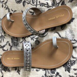 Pelle Moda Toe Loop & Embellished Strap Slip On Leather Sandal Silver Sz 9 NWOT